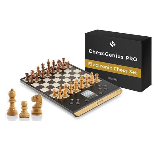 MILLENNIUM ChessGenius Pro Wood Edition Schachcomputer – Edle Holzoptik mit Echtholzfiguren, benutzerfreundliche Bedienung, mobil und vielseitig