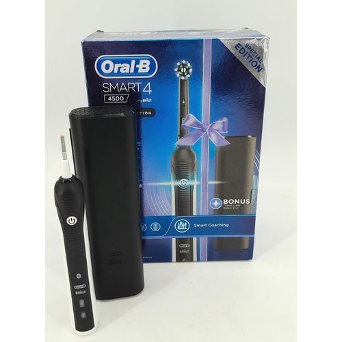 Oral-B Zahnbürste CrossAction Smart 4 4500 Handgriff Schwarz Innovativ