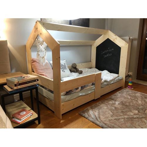 Kinderbett Coccolone 160x80, Sicherheitsbarriere, magnetische Tafel, massives Kiefernholz