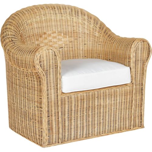 BELIANI Gartensessel Naturfarben Rattan Geflochten mit Weißen Kissen Armlehnen Boho Möbel Outdoor Indoor Garten Terrasse Ausstattung Sitzmöbel