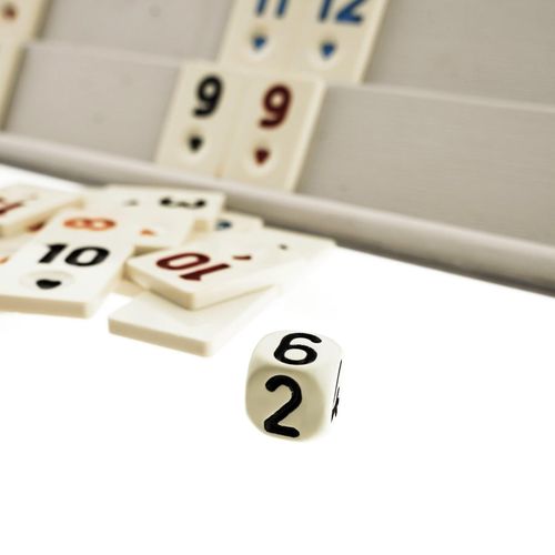 Rummikub Brettspiel aus Plastik – Okey, Rummy