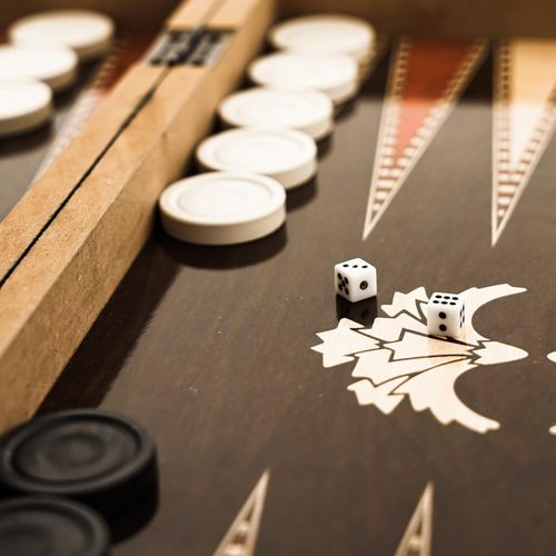 Backgammon Brettspiel aus Holz – Kaplama Tavla