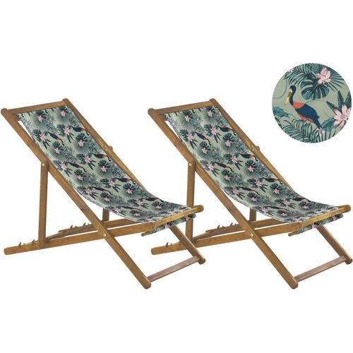 BELIANI Liegestühle 2er Set aus hellem Akazienholz mit buntem Bezug zusammenklappbar Pelikanmuster Gartenausstattung Outdoor Gartenzubehör Modern