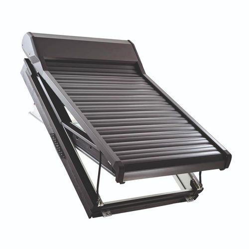 Fenêtre de toit avec volet roulant, PVC, Roto Q4, 55x78 cm, couleur intérieur Blanc, couleur extérieur gris signalisation (RAL 7043) Image