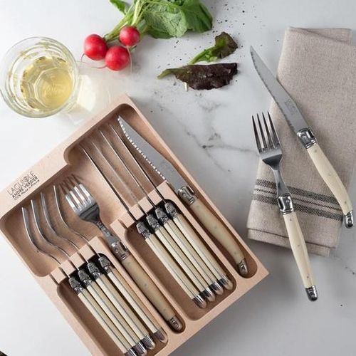 Laguiole Besteckset – 12-teiliges französisches Essbesteck aus Edelstahl in elfenbeinfarben, inklusive Geschenkbox Laguiole Besteckset – 12-teiliges französisches Essbesteck aus Edelstahl in elfenbeinfarben, inklusive Geschenkbox