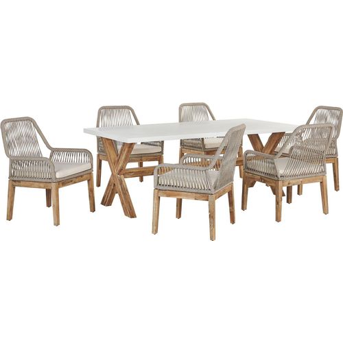 BELIANI Gartentisch Weiß / Beige mit 6 Geflecht-Stühlen Beton Akazienholz-Gestell Gartenausstattung Gartenmöbel Garten und Terrasse rustiklaler Look