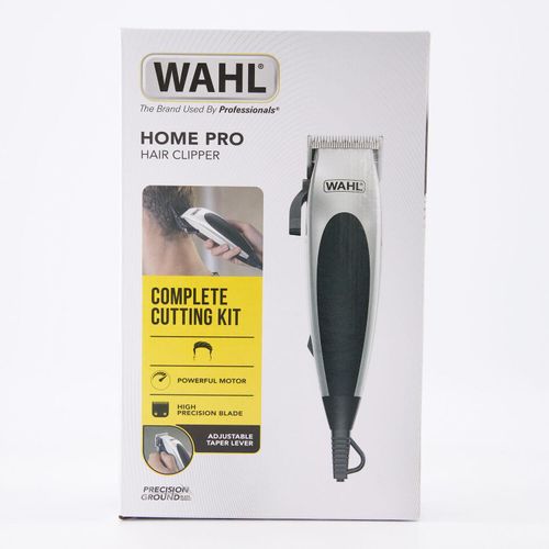 Silberfarbene Haarschneidemaschine mit Zubehör