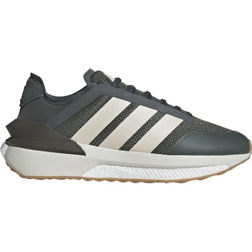 Adidas Avryn Sportschuhe mit Boost und Bounce Dämpfung und hoher Abriebfestigkeit