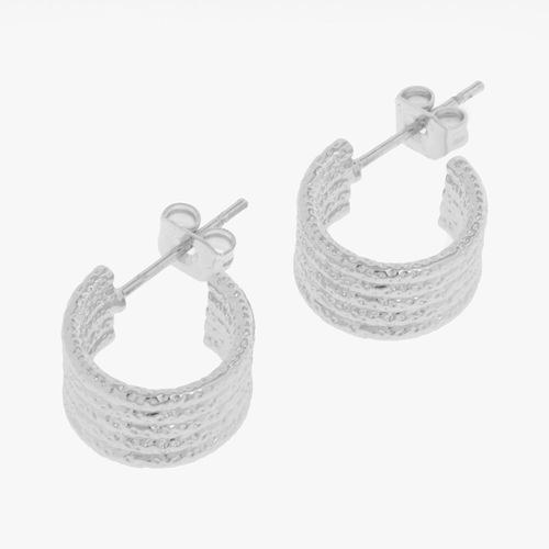 Versilberte Creolen mit fünf übereinanderliegenden Reihen