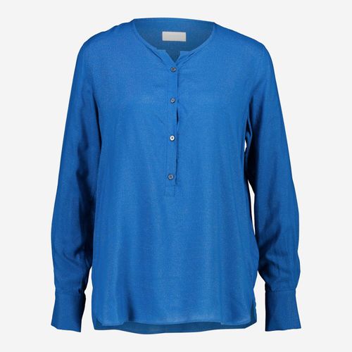 Blaue Hemdbluse mit glänzender Oberfläche