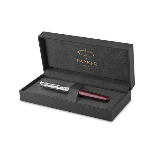 Parker Sonnet Füller | Premium Metal & Red Satinierung mit Chromverkleidung | Füllfederhalter mit feiner 18 Karat Goldfeder und schwarzer Tintenpatrone | Geschenkbox