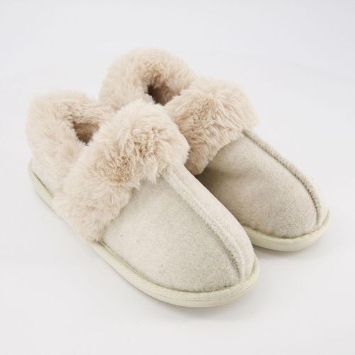 Hellbeigefarbene Hausschuhe mit Kunstfell-Details