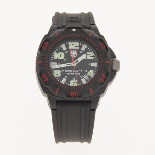 Schwarze Armbanduhr mit Silikonarmband
