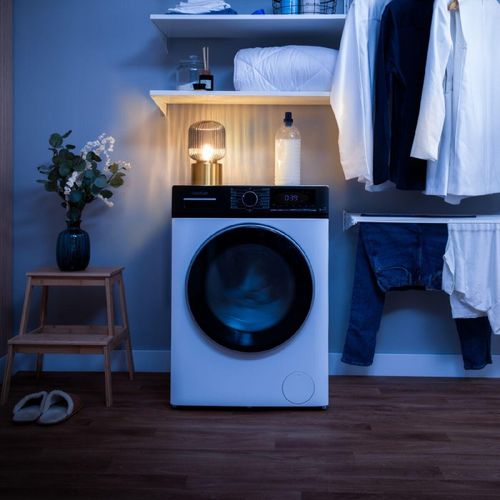 Steel-Waschmaschine mit 7 kg Fassungsvermögen und 1400 U/min, 12 Programmen, , Inverter Plus Motor, Steam Max, Drum Clean, Delay Start und Kindersicherung.