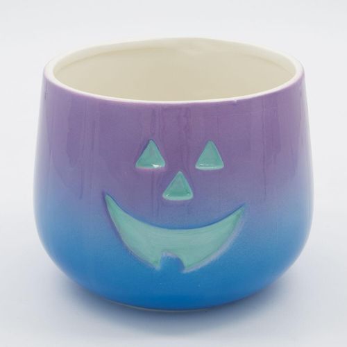 Violett-blauer Übertopf mit Gesichtsgravur 13,5x17,5cm