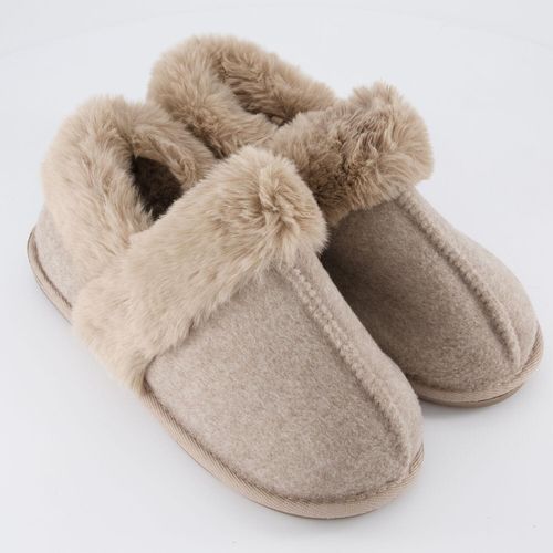 Graue Hausschuhe mit Kunstfell-Details