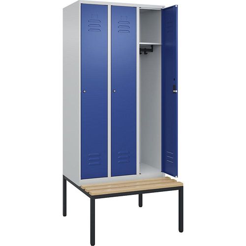 C+P Spind Classic PLUS Sitzbank, 3 Abteile, lichtgrau / enzianblau, B 900 mm, Zylinderschloss, untergebaut, Buche-Hartholz