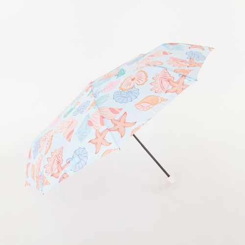 Blauer Regenschirm mit Muschelmuster