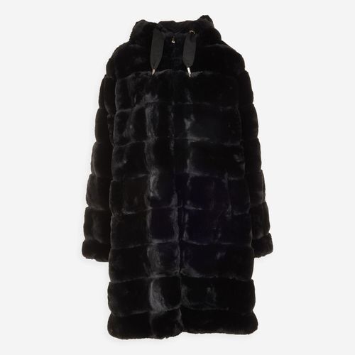 Schwarzer Mantel aus Kunstfell