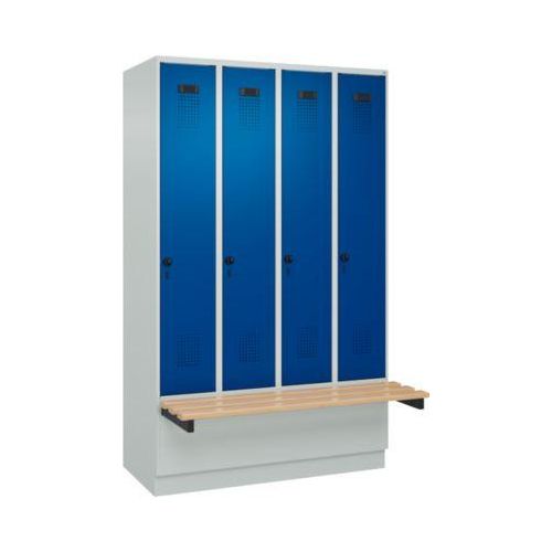 Kleiderspind C+P Evolo Plus, 4 Abteile à 300 mm Breite, Sockel, schwebende Sitzbank, B 1200 x T 815 x H 1950 mm, Drehriegel, lichtgrau/enzianblau