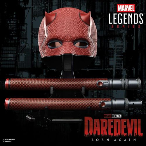 Maske Daredevil Born Again aus der Marvel-Legends-Serie und Billy Club-Replik