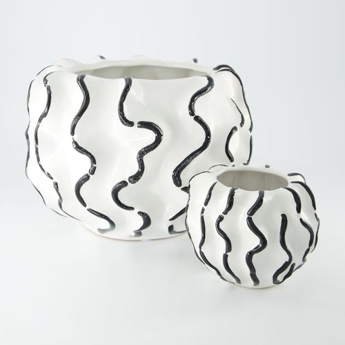 Großer weißer Übertopf mit schwarzem Wellenmuster