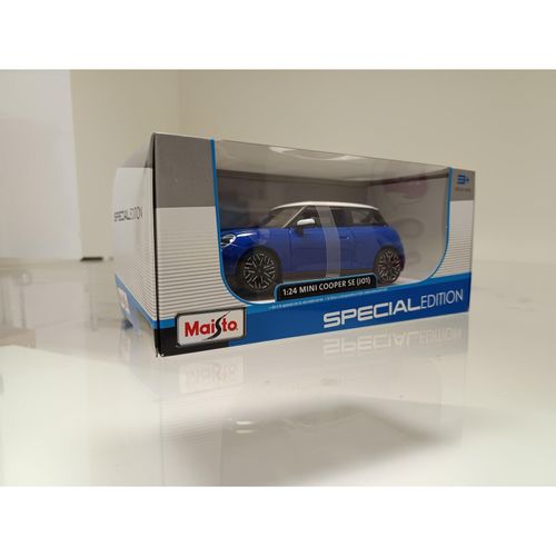 Maisto Mini Cooper SE blau 1:24 Modellauto Sammlermodell Elektromobilität Diecast