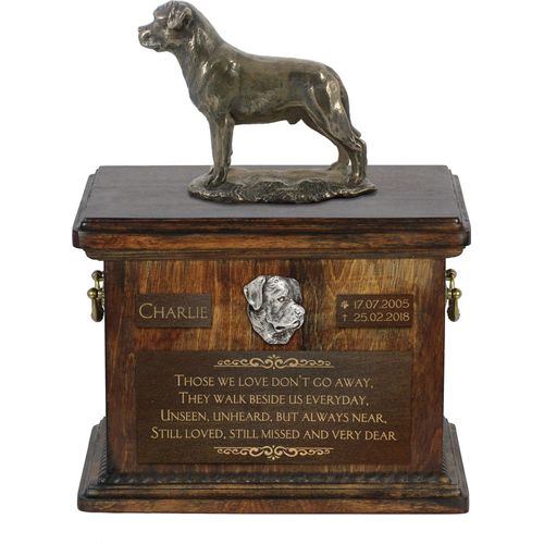 Rottweiler II - Eine Urne für die Asche eines Hundes, eine Urne mit einer Statue, eine personalisierte Hundeurne von der Marke Art-Dog.