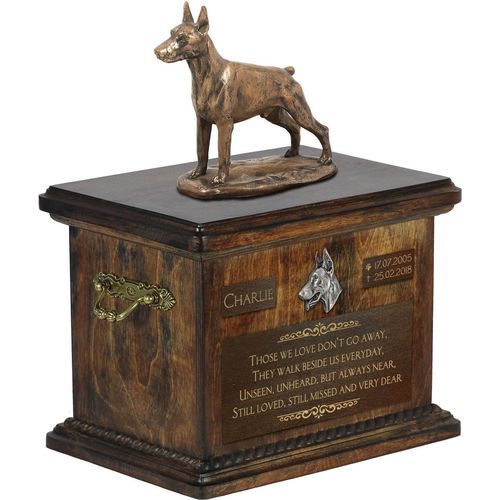 Dobermann I - Eine Urne für die Asche eines Hundes, eine Urne mit einer Statue, eine personalisierte Hundeurne von der Marke Art-Dog.