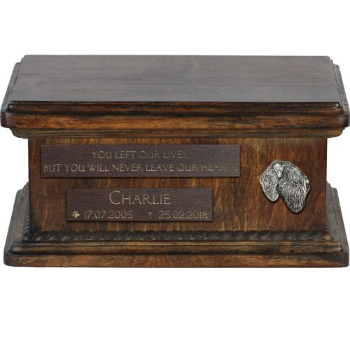 Russischer Schwarzer Terrier, Russkiy Tchiorny Terrier - hölzerne Urne für die Asche eines Hundes, personalisierte Urne mit Gravur, kleine Urne für Hundesasche von der Marke Art-Dog