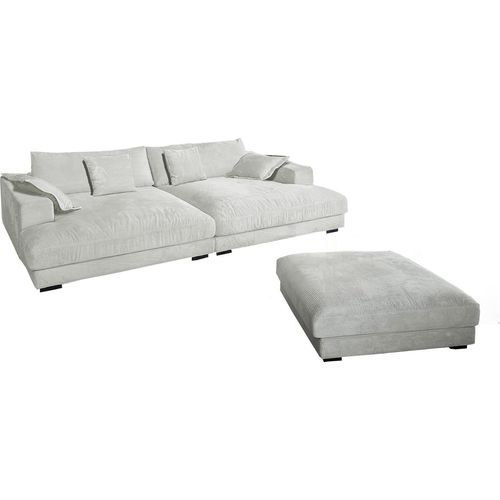 KAWOLA Big Sofa MADELINE Cord hellgrau mit Hocker / 4 Zierkissen / Armlehntablett natur