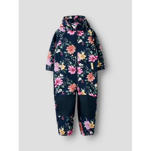 Softshelloverall NAME IT "NMFALFA08 SOFTSHELL SUIT AOP 1FO NOOS", Mädchen, Gr. 86, N-Gr, schwarz sapphire aop:botanical flower, Softshell, Obermaterial: 94% Polyester, 6% Elasthan, bedruckt, geblümt, elastischer Bund, Overalls Softshelloverall, mit verstellbarer und abnehmbarer Fußschlaufe