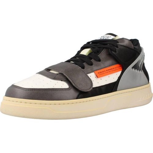 Schuhe der Serie LEGEND ONE M in Schwarz