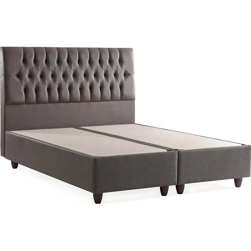 Die weiche Kontur des Bett mit Matratze schafft eine sanfte Atmosphäre.