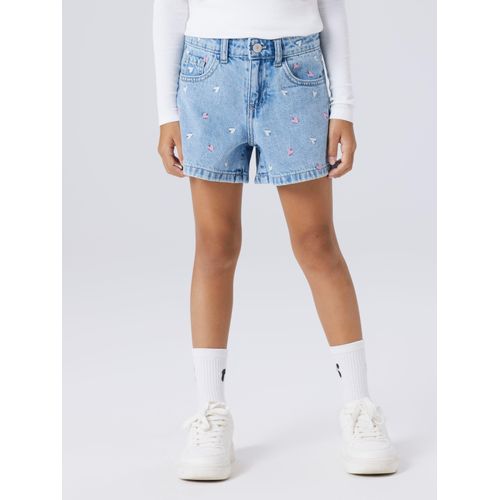 Jeansshorts NAME IT "NKFBELLA REG DNM SHORTS 3674-BE NOOS", Jungen, Gr. 128, N-Gr, light blau denim detail:multi heart, Denim/Jeans, Obermaterial: 100% Baumwolle, Abriebeffekte, bestickt, regular fit kurz, Jeans Jeansshorts, Baumwolle, verstellbarer Bund, bestickte Details
