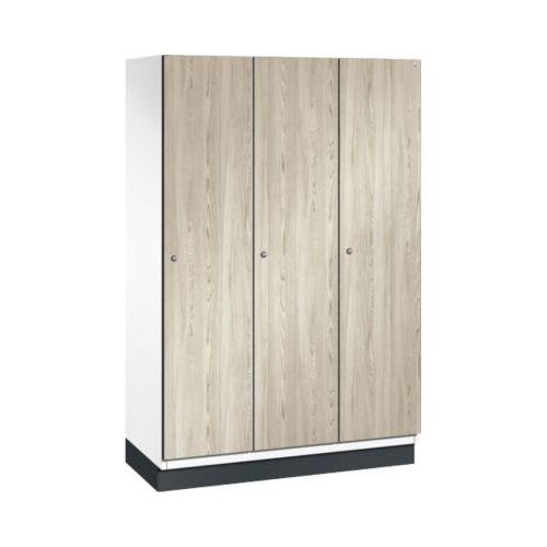 C+P Spind Cambio, 3 Abteile, mit Sockel, B 1200 x T 525 x H 1980 mm, verkehrsweiß/Sen Esche-Dekor