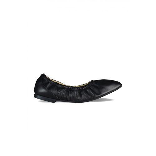 Jimmy Choo Ballerina's Marielle Zwart