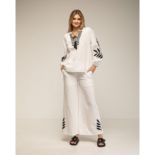 Set van broek en top met borduursel op de mouwen