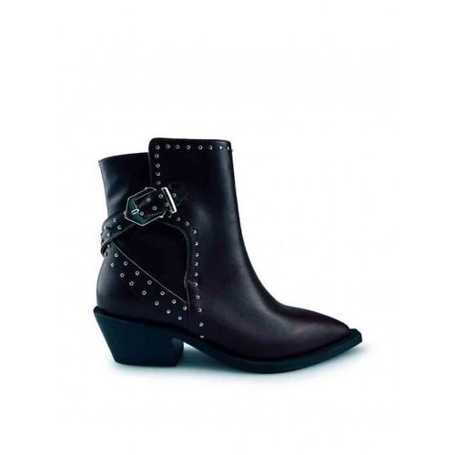 Deabused Laarsje fajen black