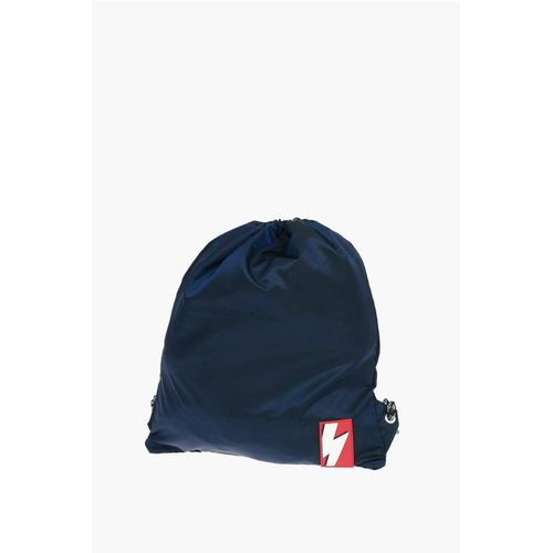 einfarbiger Rucksack mit Kordelzug und zweifarbigen Schnürsenkeln in Blau