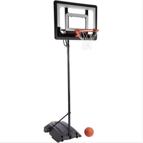 Kleines professionelles Basketballsystem mit mobiler Basis und anpassbarer Rückwand