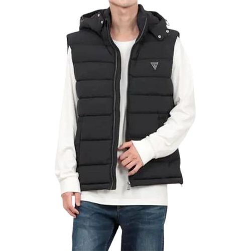 Guess Bekleidung im Sportbekleidungsdesign mit G triangle