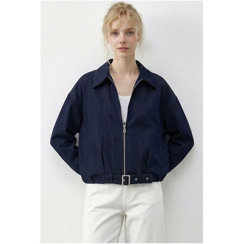 Überdimensionierte Denim-Bomberjacke mit Gürtel