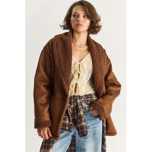 Vaas met Faux Fur en Knopen