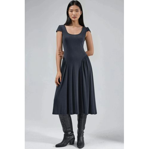 Eingeschnittenes Strick-Midikleid