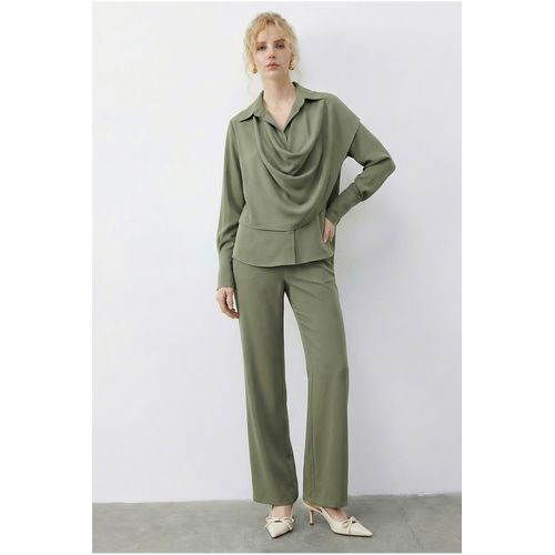Schal-Detaillierte Bluse und Hochtaillierte Weite Hosen Zwei-Teiliges Set