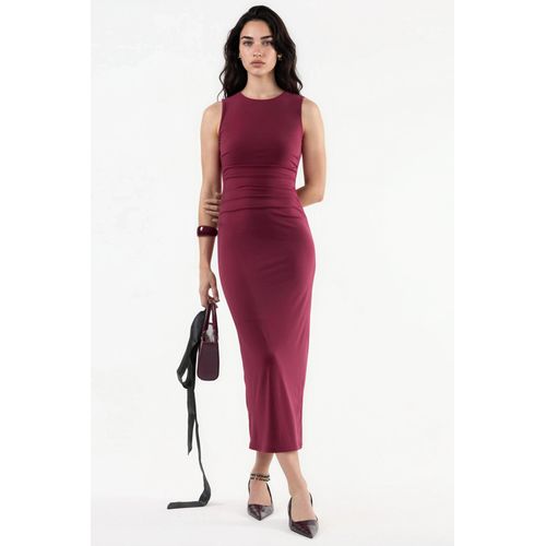 Fitted Midi-jurk met Drapage en Ronde Hals