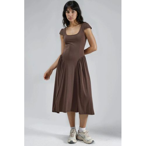 Eingearbeitetes Strick-Midi-Kleid