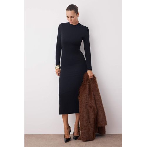 Unifarbenes, langes, figurbetontes Maxikleid für Damen, ideal für Abschlussfeiern oder Ball.