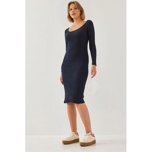 Gegolfde Ribbels Midi Jurk met Vierkante Kraag